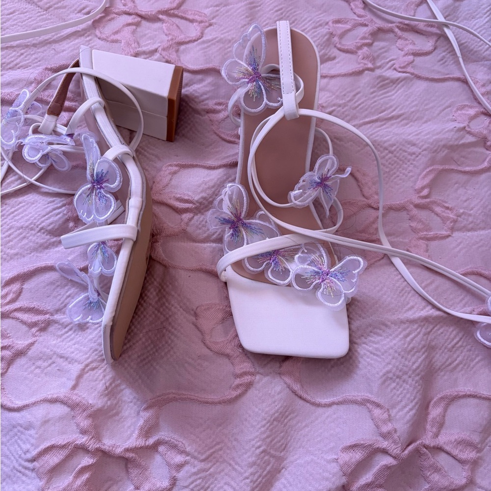 Elegant White Floral Women's Sandals